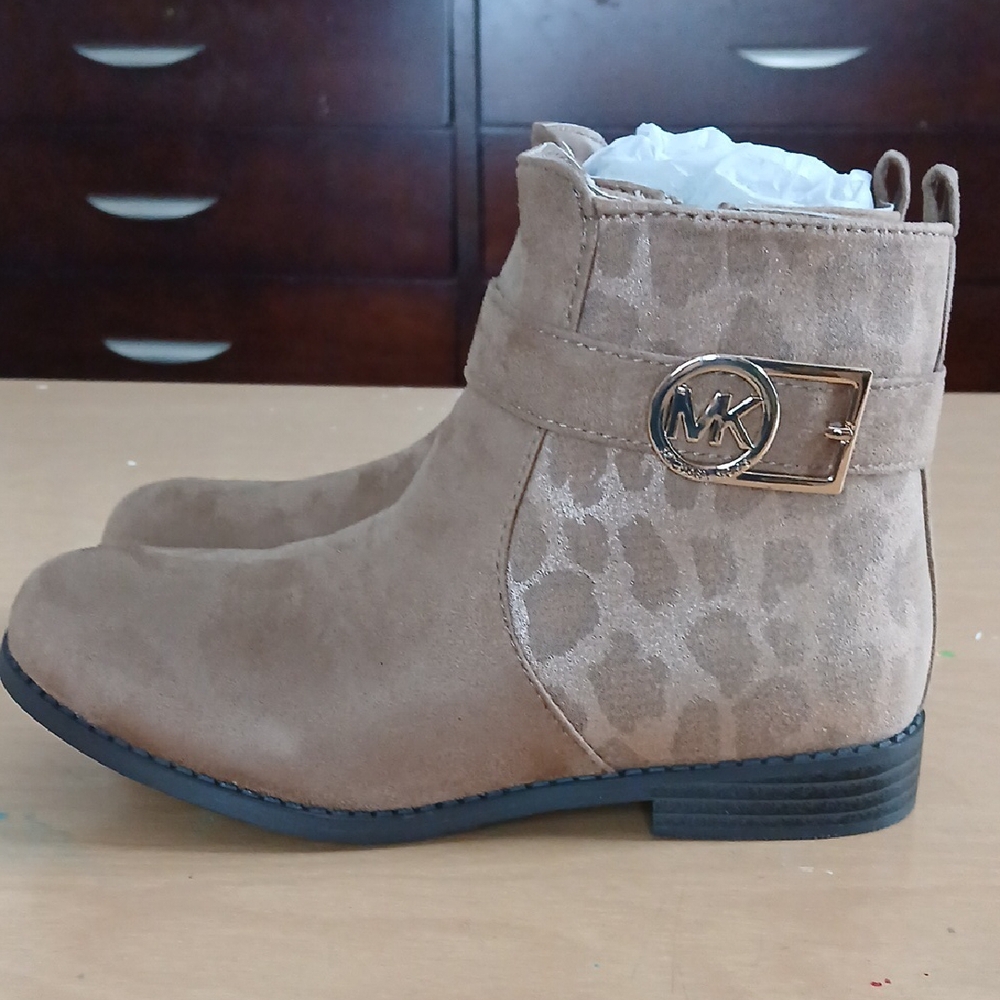 Michael Kors Tan Boots with Unique Design and Soft Lining